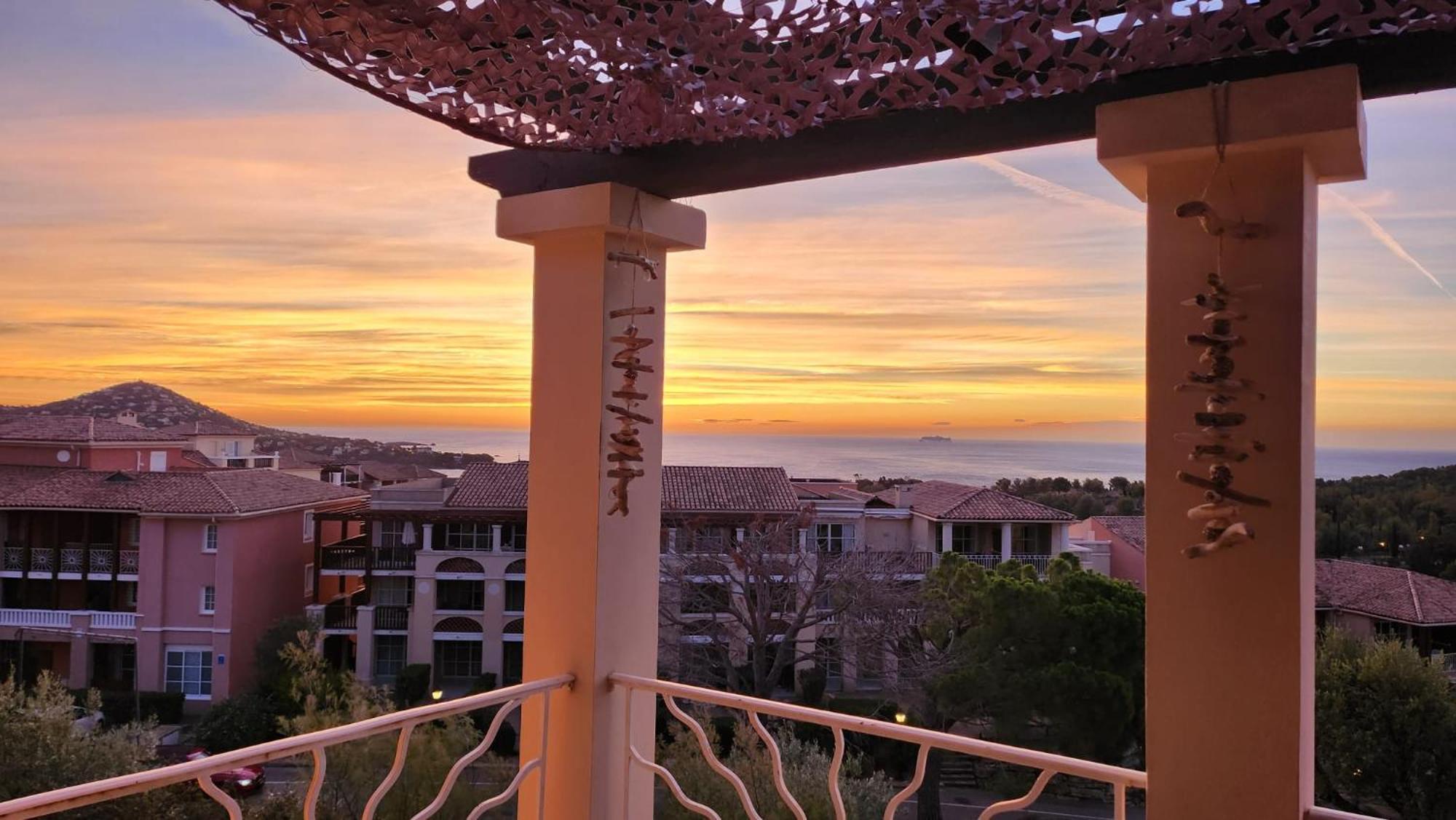 Apartment Vue Exceptionnelle Sur La Et Le Cap Esterel *